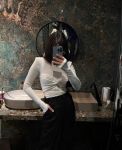 Стильный лонгслив с акцентным бра молочного цвета