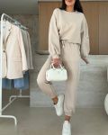 Молодежный спортивный костюм бежевого цвета