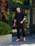 Мужской спортивный костюм черного цвета
