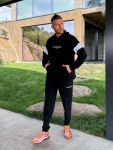 Стильный спортивный мужской костюм черного цвета