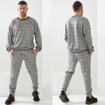 Мужской костюм из качественной ткани серого цвета
