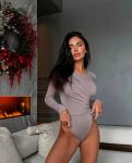 Силуэтный боди с длинным рукавом цвета мокко