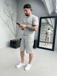 Мужской вязаный костюм свободного кроя в стиле оверсайз серого цвета