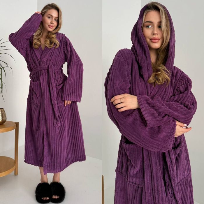 Длинный и мягкий халат с капюшоном унисекс сиреневого цвета
