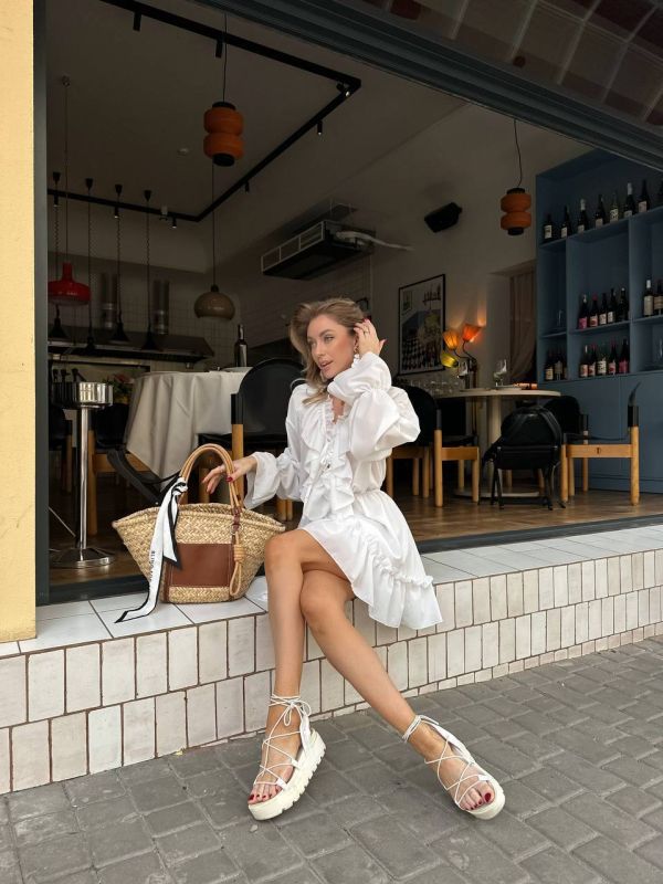 Невероятно легкое и нежное платье белого цвета