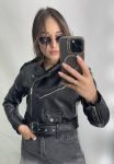 Крутезная блестящая модель косухи в трендовом черном цвете