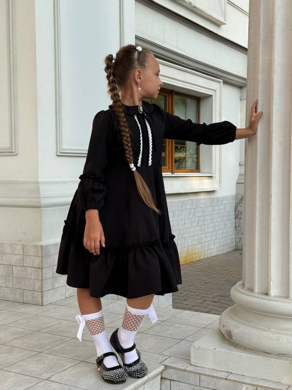 Элегантное и лаконичное платье для девочек черного цвета