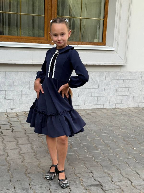 Элегантное и лаконичное платье для девочек синего цвета
