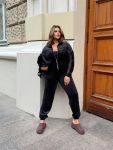 Бархатный костюм с кружевом черного цвета