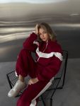 Качественный и стильный костюм с акцентными вставками