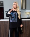 Стильный и красивый прогулочный костюм черного цвета