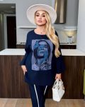 Стильный и красивый прогулочный костюм темно-синего цвета