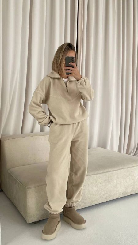 Костюм женский флисовый бежевого цвета