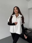 Жилет из эко меха кролика молочного цвета