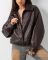 Стильный oversize бомбер из экокожи с отложным воротником шоколадного цвета