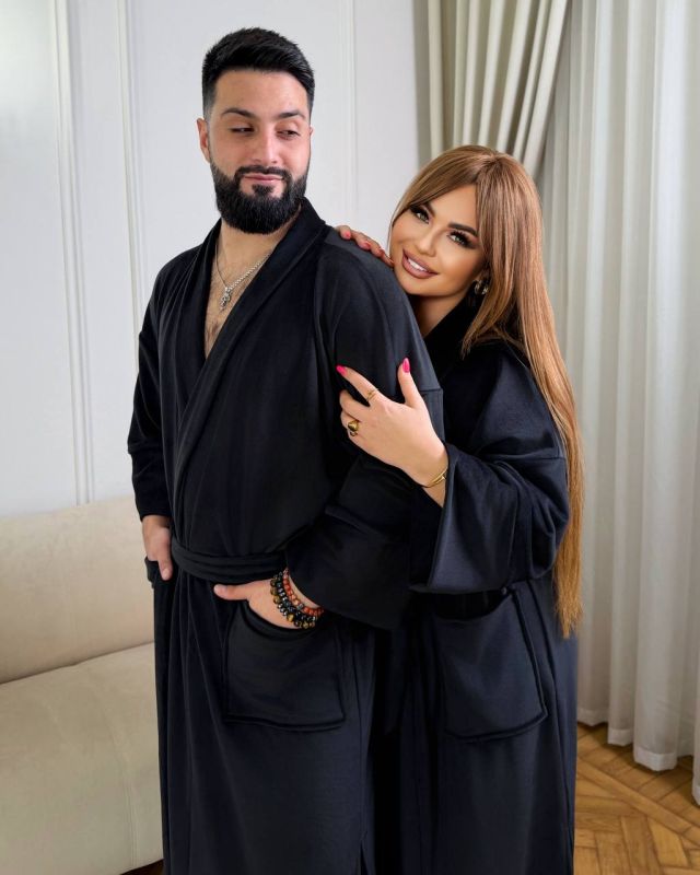 Халат с разрезами унисекс в черном цвете