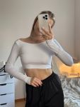 Стильный топ с открытой спинкой белого цвета