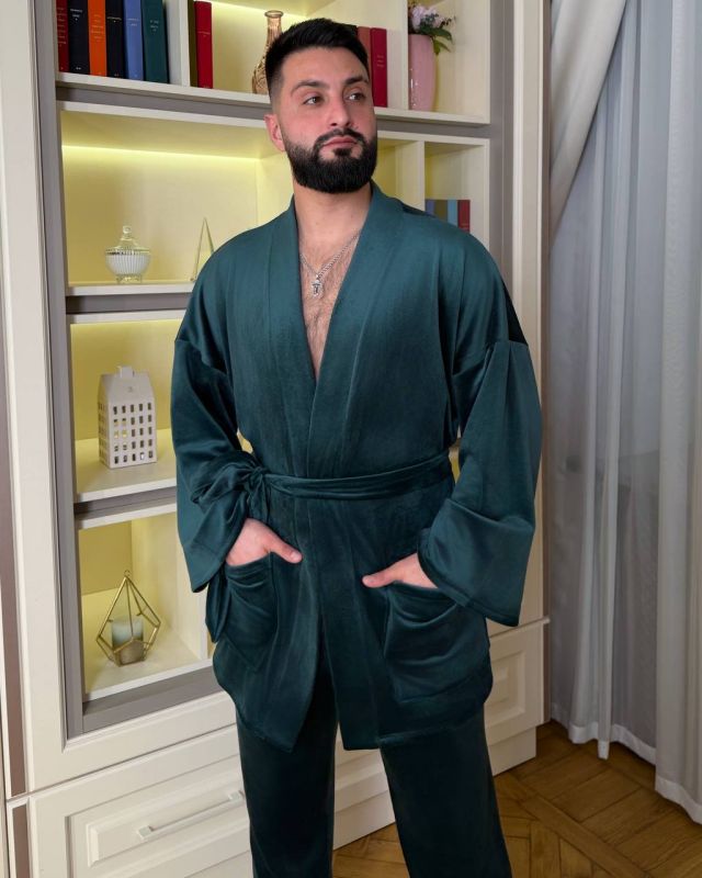 Домашний мужской костюм изумрудного цвета