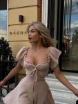 Потрясающее летнее платье бежевого цвета