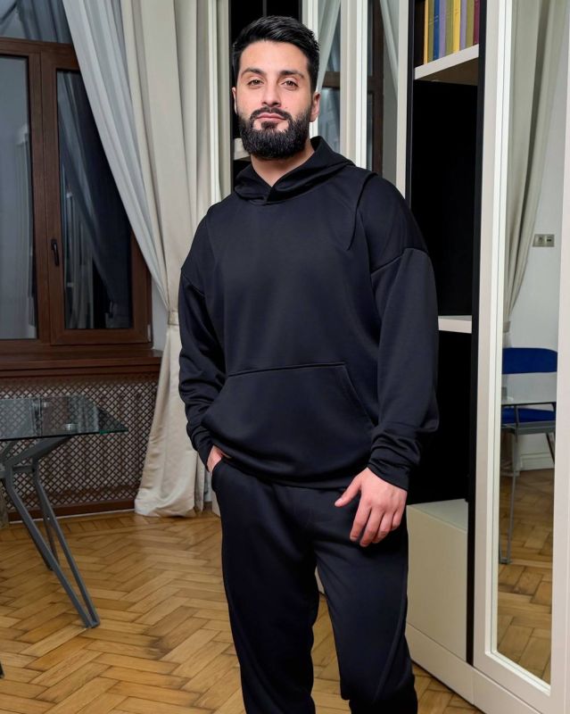 Сучасний чоловічий костюм двійка (худі+штани) чорного кольору