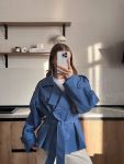 Стильный и современный тренч на подкладке цвета джинс.