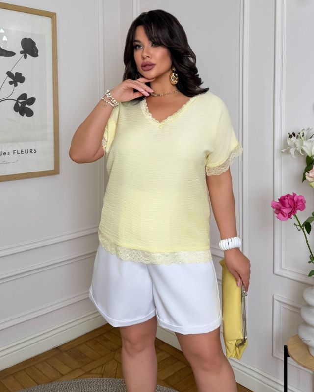 Стильная футболка в стиле oversize желтого цвета