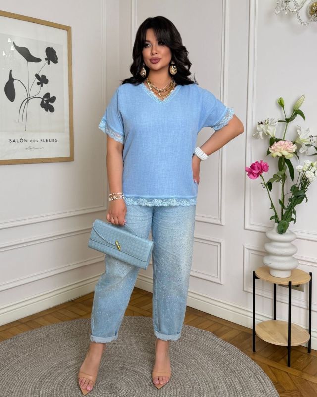Стильная футболка в стиле oversize голубого цвета
