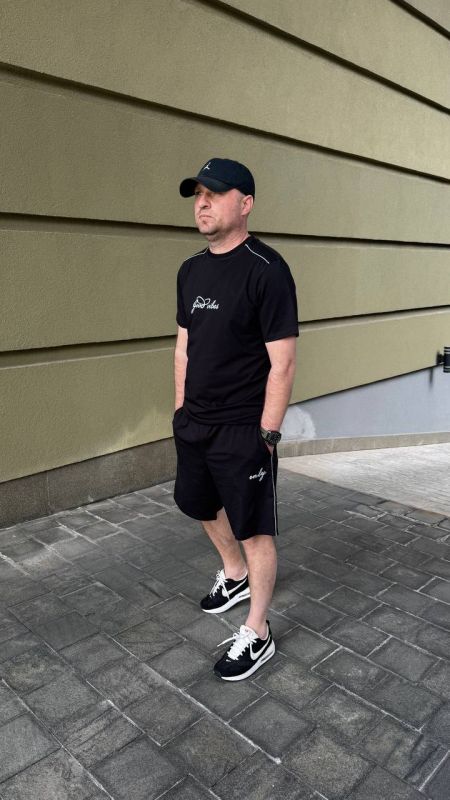 Мужской летний костюм в спортивном стиле