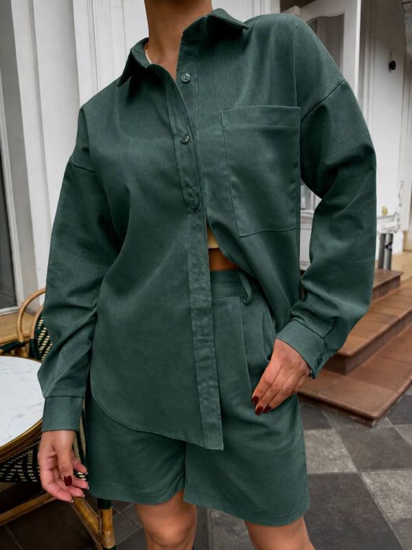 Идеальный летний костюм зеленого цвета