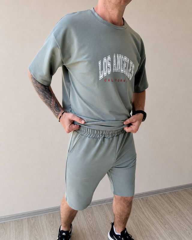 Мужской летний костюм в стиле casual streetwear оливкового цвета