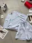 Очень крутой костюм с рельефным принтом голубого цвета