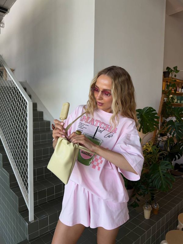 Женский костюм с ярким принтом MATCHA розового цвета